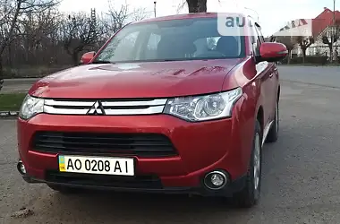 Mitsubishi Outlander 2014 - пробег 180 тыс. км