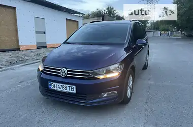 Volkswagen Touran 2017 - пробег 217 тыс. км