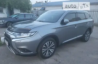 Mitsubishi Outlander 2019 - пробег 115 тыс. км