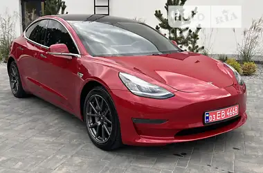 Tesla Model 3 2018 - пробіг 122 тис. км