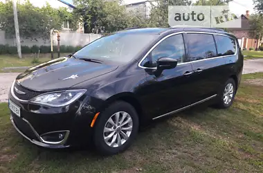 Chrysler Pacifica 2016 - пробіг 102 тис. км