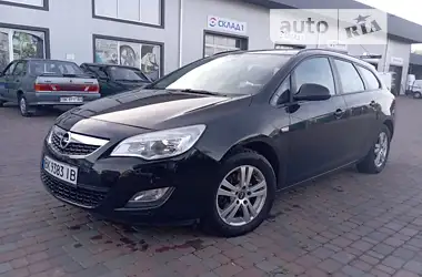 Opel Astra 2011 - пробіг 300 тис. км