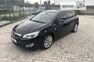 Opel Astra 2011 - пробег 185 тыс. км