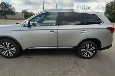 Mitsubishi Outlander 2020 - пробег 119 тыс. км