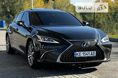 Lexus ES 2021 - пробіг 65 тис. км