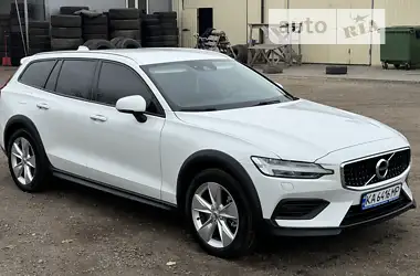 Volvo V60 2019 - пробіг 236 тис. км