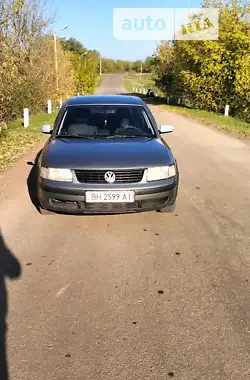 Volkswagen Passat 1998 - пробіг 297 тис. км