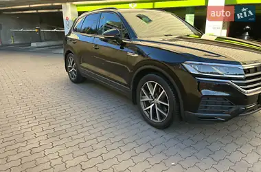 Volkswagen Touareg 2019 - пробег 152 тыс. км