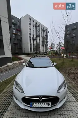 Tesla Model S 2013 - пробег 184 тыс. км
