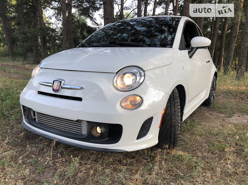 Хетчбек Abarth Fiat 500