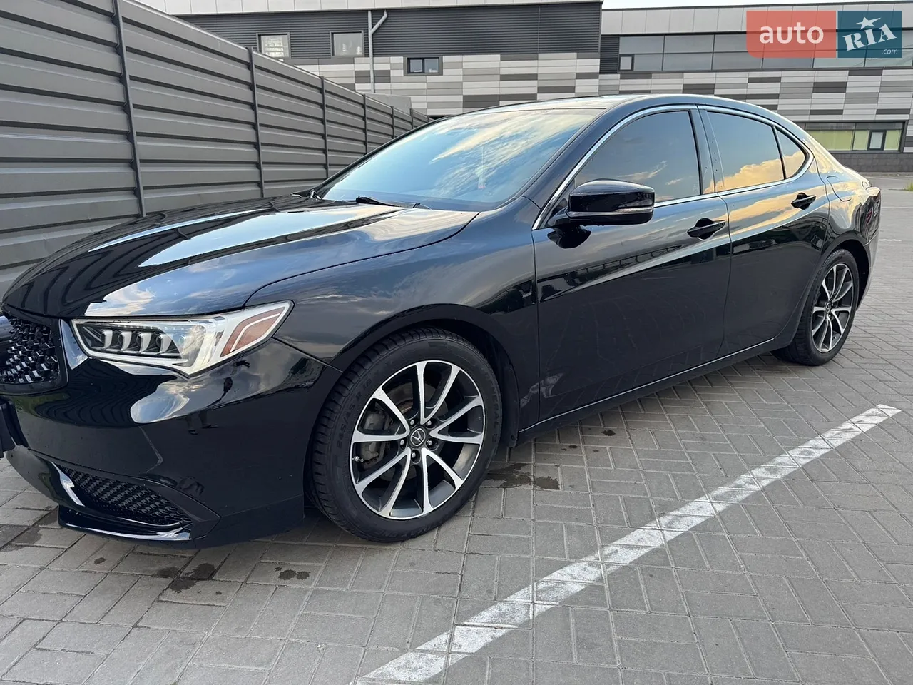 2017 Acura TLX - мініатюра 2