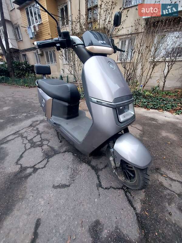 Скутер AIMA A700