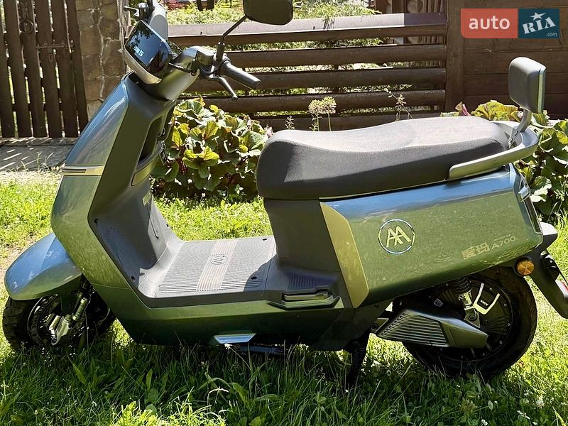 Скутер AIMA A700