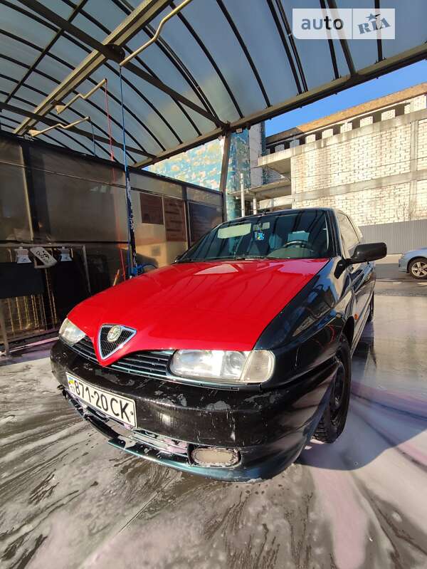 Хэтчбек Alfa Romeo 145