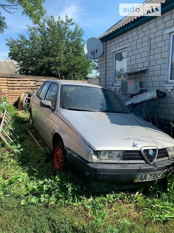 Седан Alfa Romeo 155