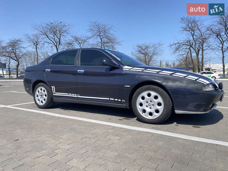 Alfa Romeo 166
