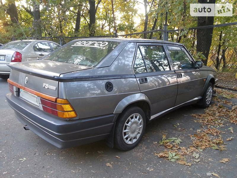 Alfa Romeo 75 1989 года