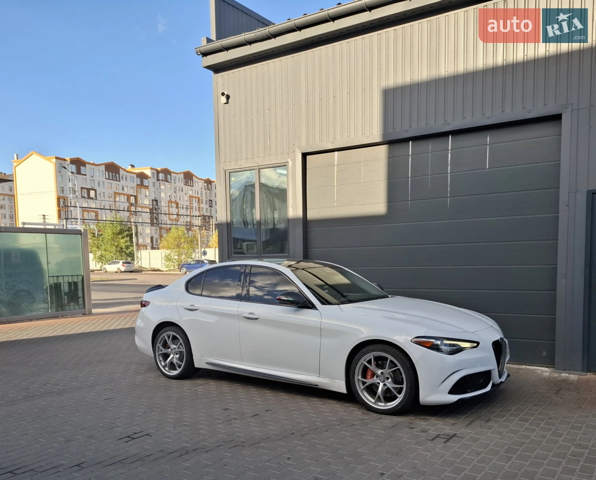 2017 Alfa Romeo Giulia - мініатюра 4