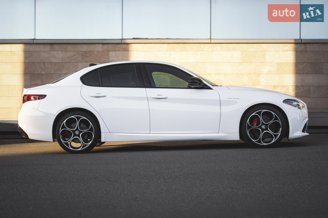 2022 Alfa Romeo Giulia - мініатюра 4