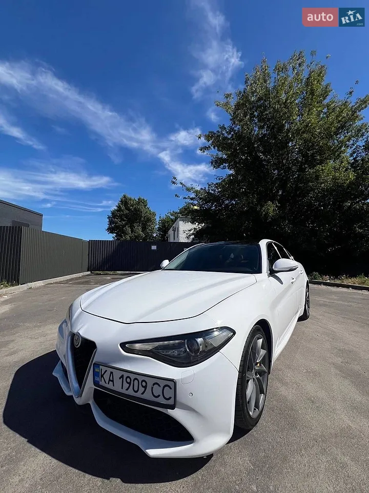 2017 Alfa Romeo Giulia - мініатюра 2