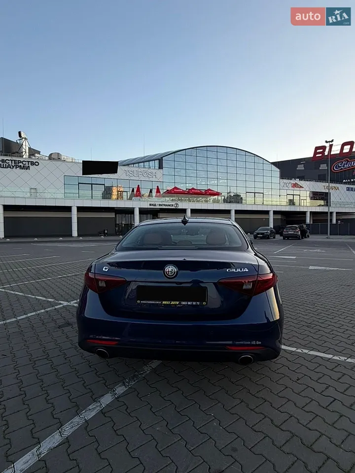 2017 Alfa Romeo Giulia - мініатюра 4