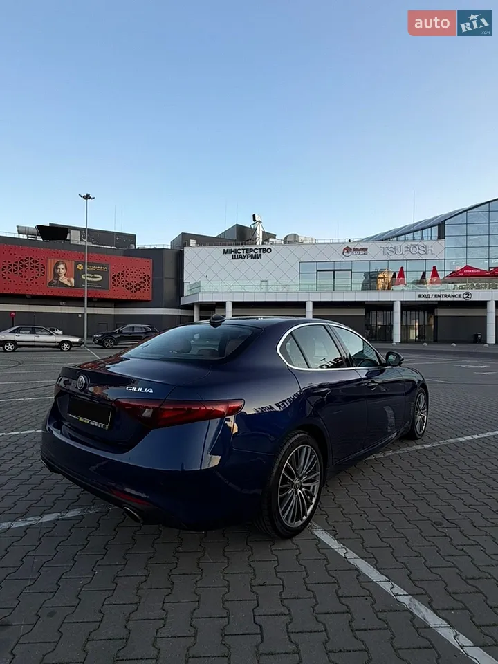 2017 Alfa Romeo Giulia - мініатюра 5