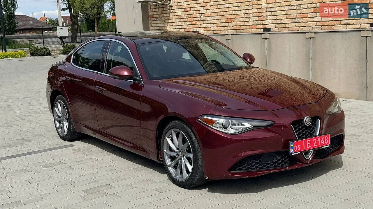 2017 Alfa Romeo Giulia - мініатюра 2