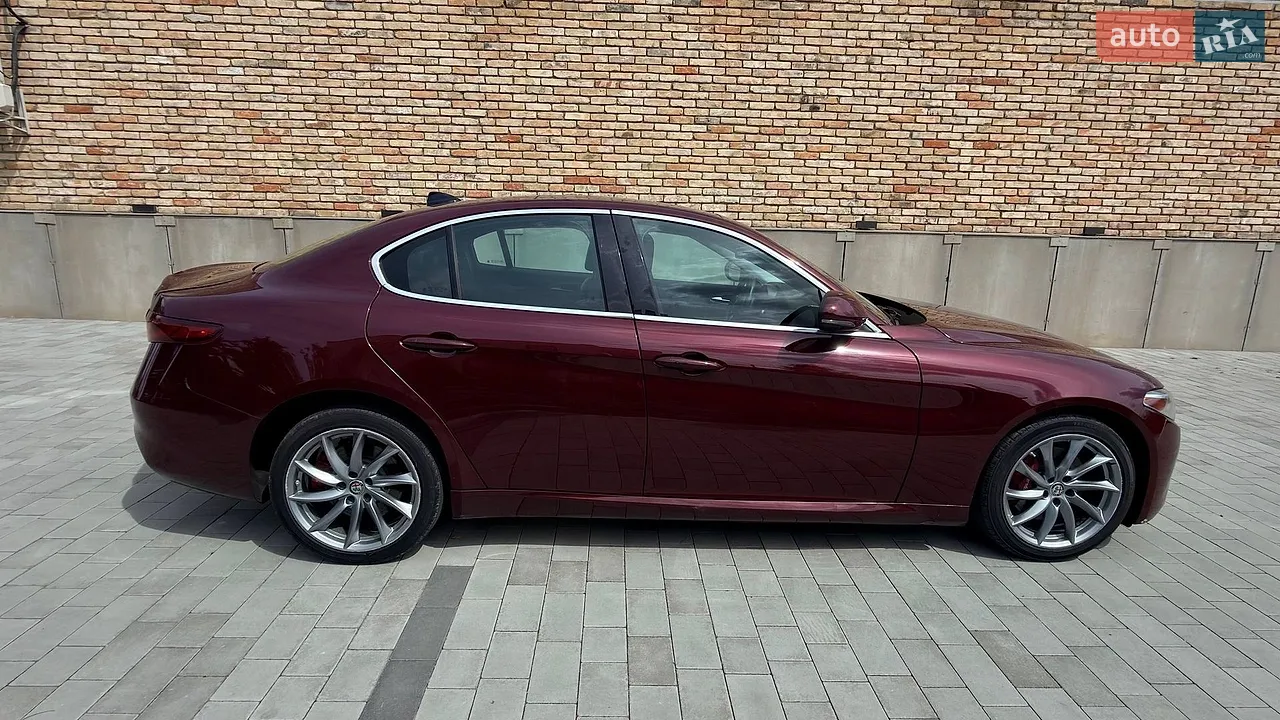 2017 Alfa Romeo Giulia - мініатюра 3