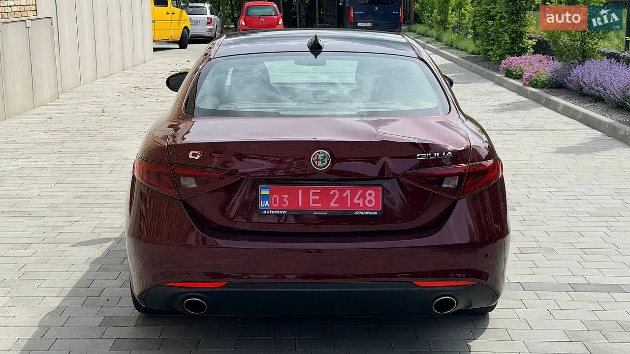 2017 Alfa Romeo Giulia - мініатюра 5