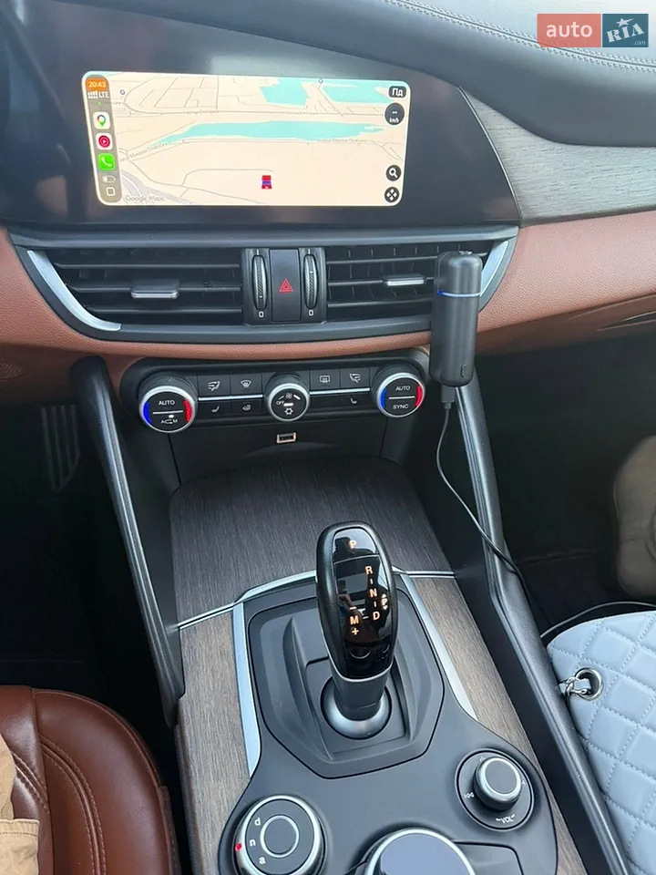 2017 Alfa Romeo Giulia - мініатюра 2