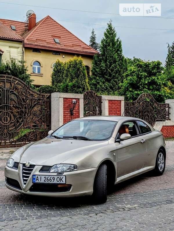 Хетчбек Alfa Romeo GT