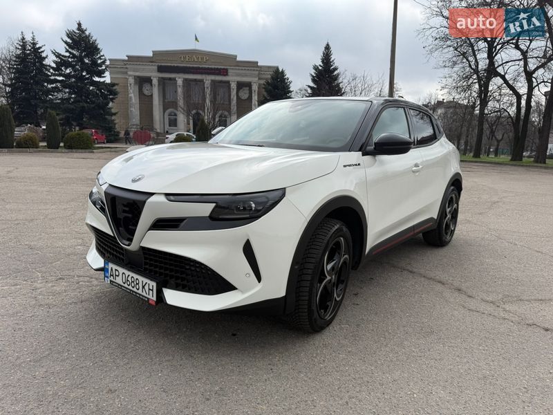 Позашляховик / Кросовер Alfa Romeo Junior