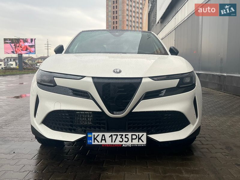Внедорожник / Кроссовер Alfa Romeo Junior