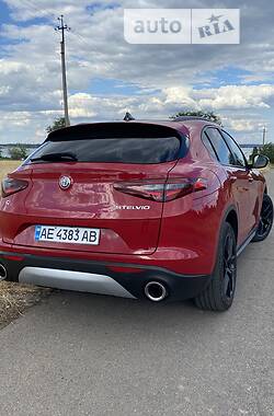 Alfa Romeo Stelvio  2017