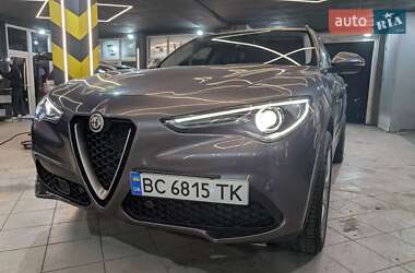 Alfa Romeo Stelvio  2017