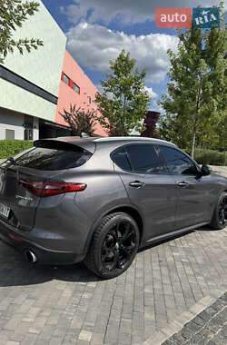 Alfa Romeo Stelvio  2017