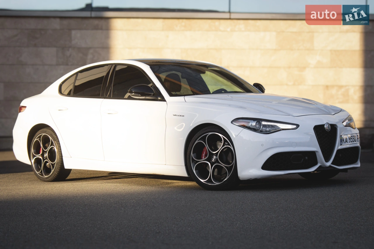 2022 Alfa Romeo Giulia - фото 1