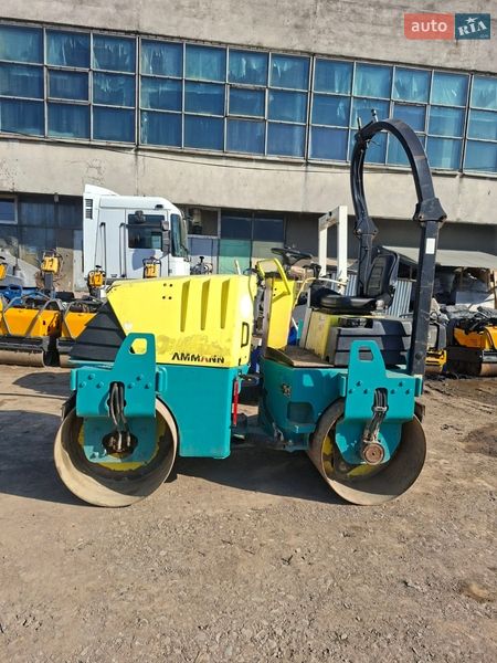 Дорожный каток Ammann AV 2010 в Львове фото Дорожный каток Ammann AV 2010 в Львове