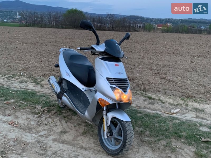 Скутер Aprilia Leonardo 150