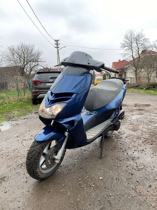 Скутер Aprilia Leonardo