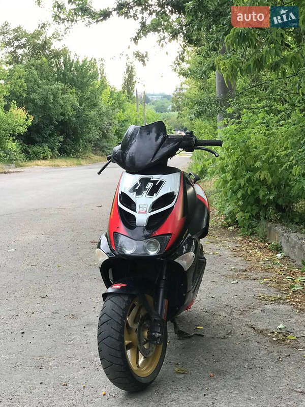 Скутер Aprilia RS 50