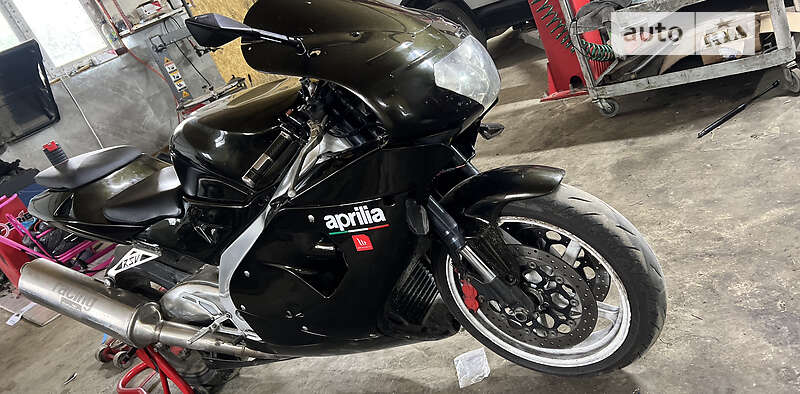 Спортбайк Aprilia RSV 1000 R