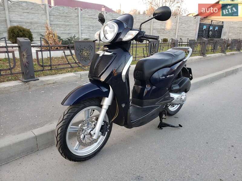Скутер Aprilia Scarabeo 125