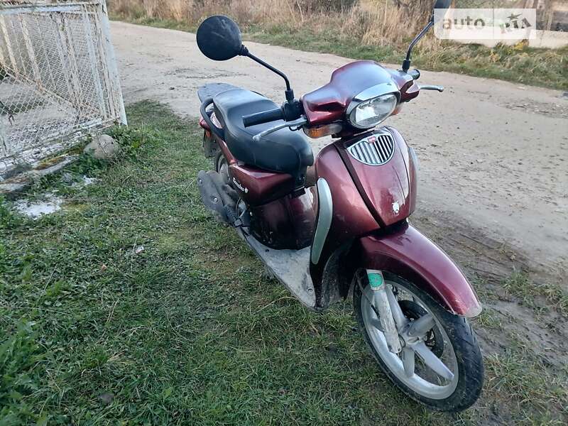 Максі-скутер Aprilia Scarabeo