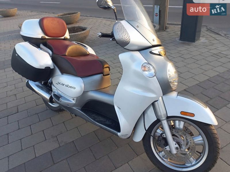 Максі-скутер Aprilia Scarabeo