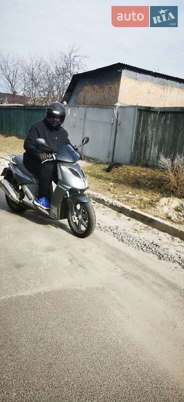 Скутер Aprilia Sportcity