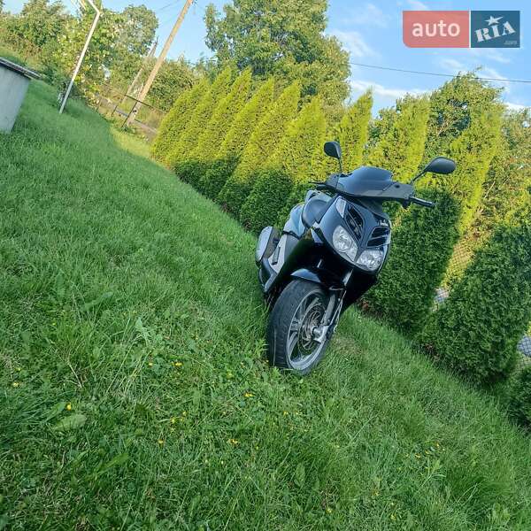 Максі-скутер Aprilia Sportcity