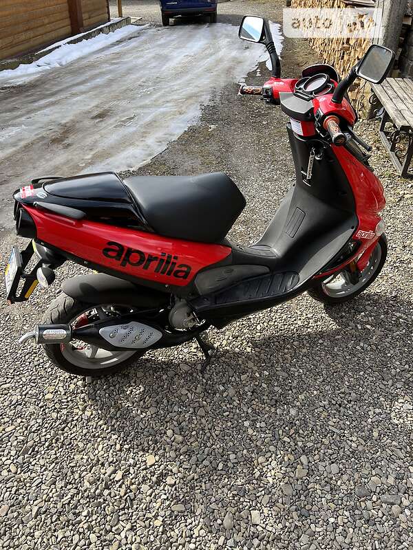 Скутер Aprilia SR