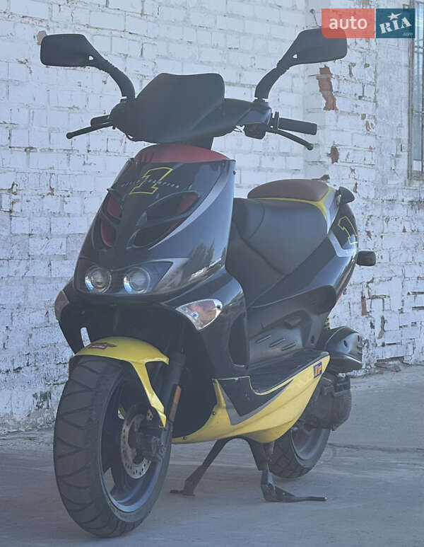 Мото Aprilia SR