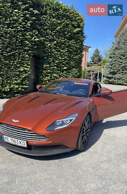 Aston Martin DB11  2017